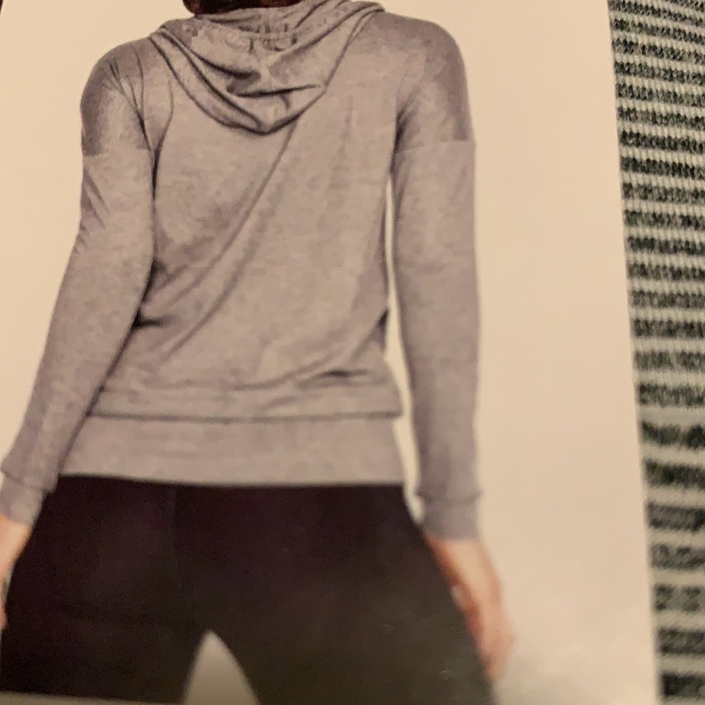 Skechers gowalk wear medium, relaxed fit hoodie, color white gray. - Picture 2 of 4